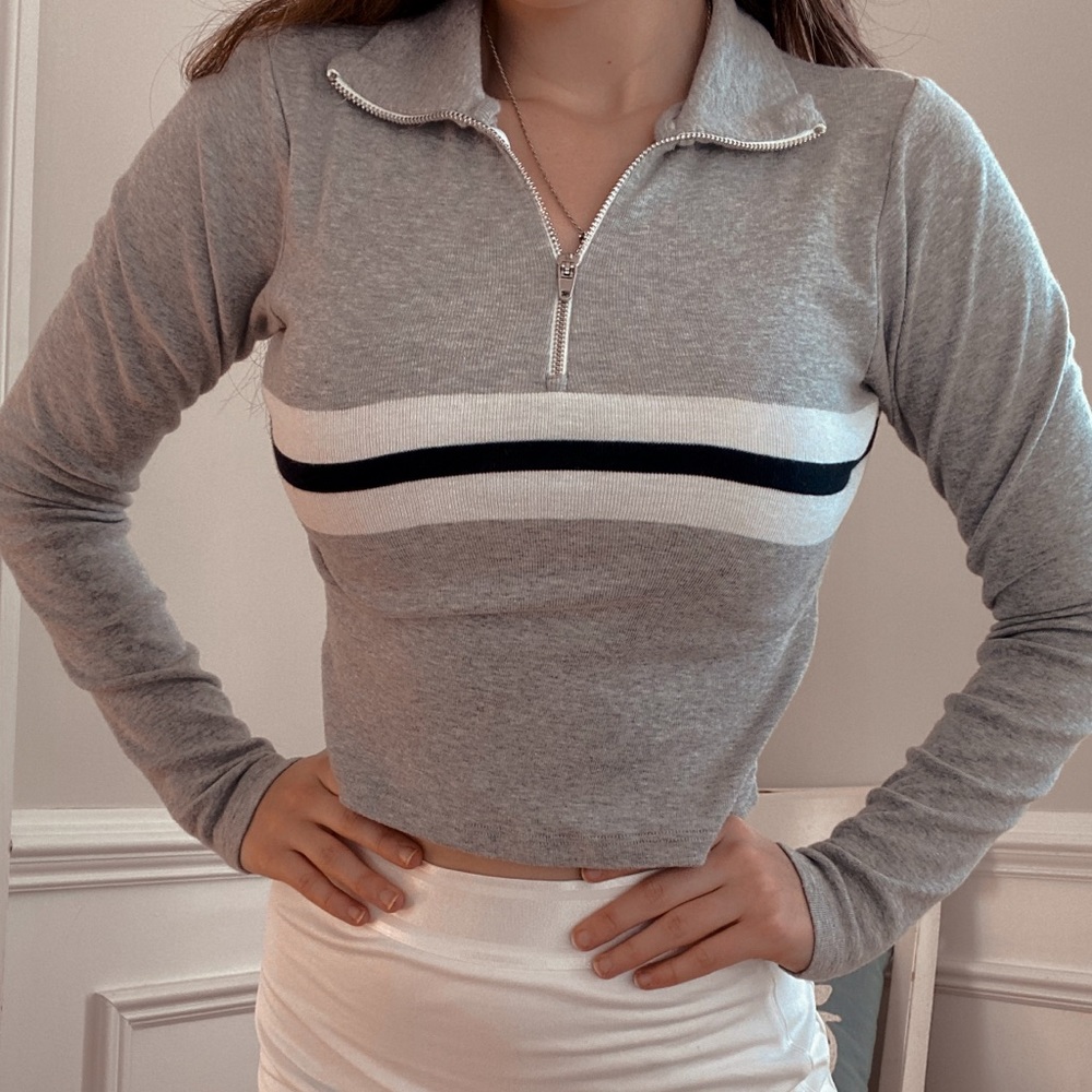Brandy Melville zip up